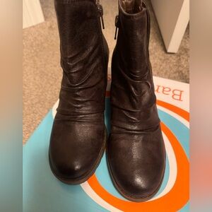 Baretrap brown boots size 6